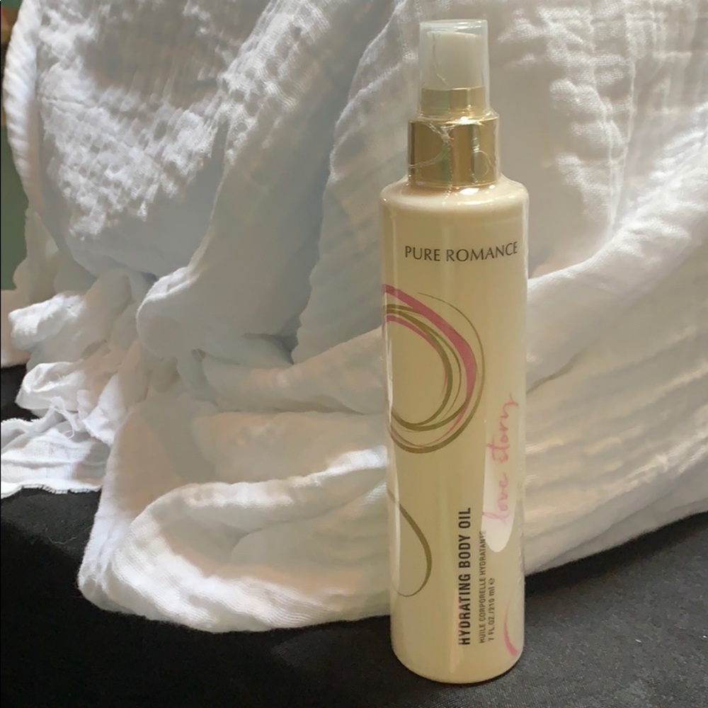 Hydrating body oil: love story